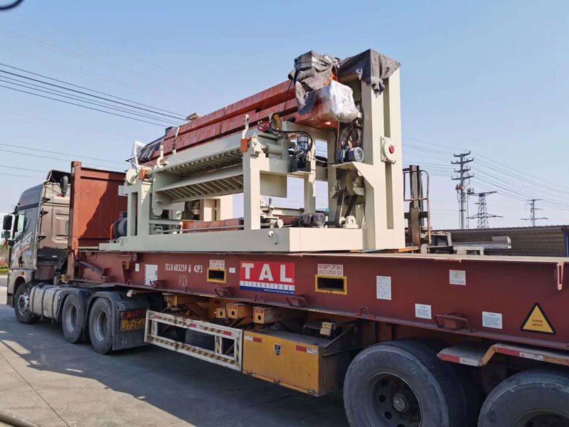 glue roller spreader machine